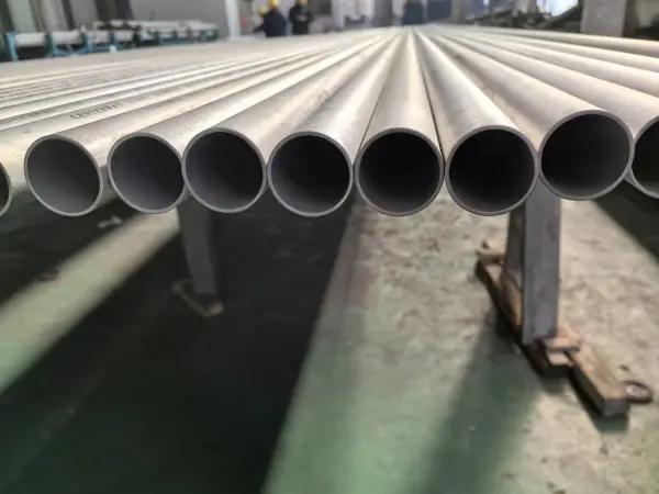 Producción de tubo sin costura, proceso de producción de tubo sin costura, tubo sin costura